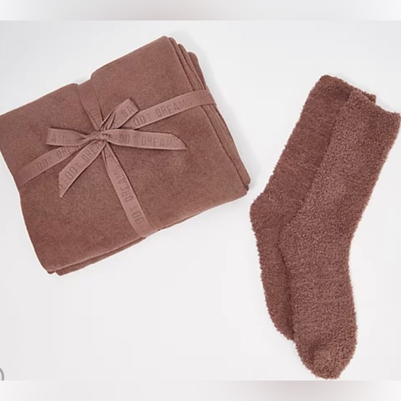 NWT Barefoot Dreams Pashmina and Sock Gift Set - Picture 1 of 12